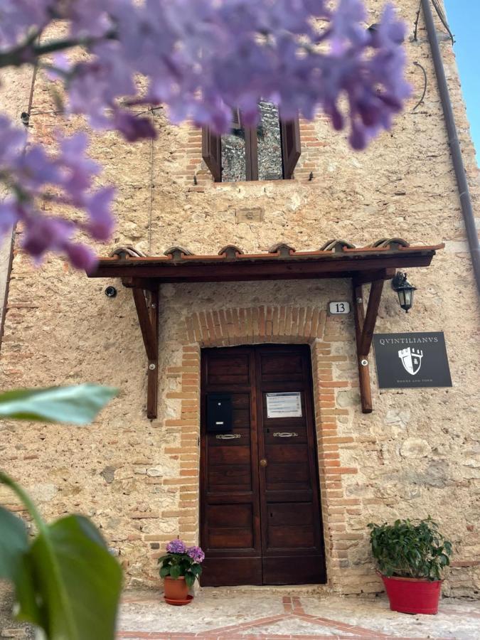 Qvintilianvs Bed & Breakfast Contigliano Bagian luar foto